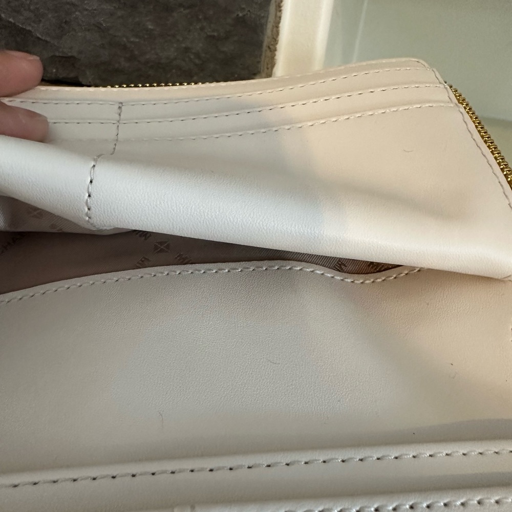 Michael Kors Zip Around Wallet-Beige - Picture 5 of 6